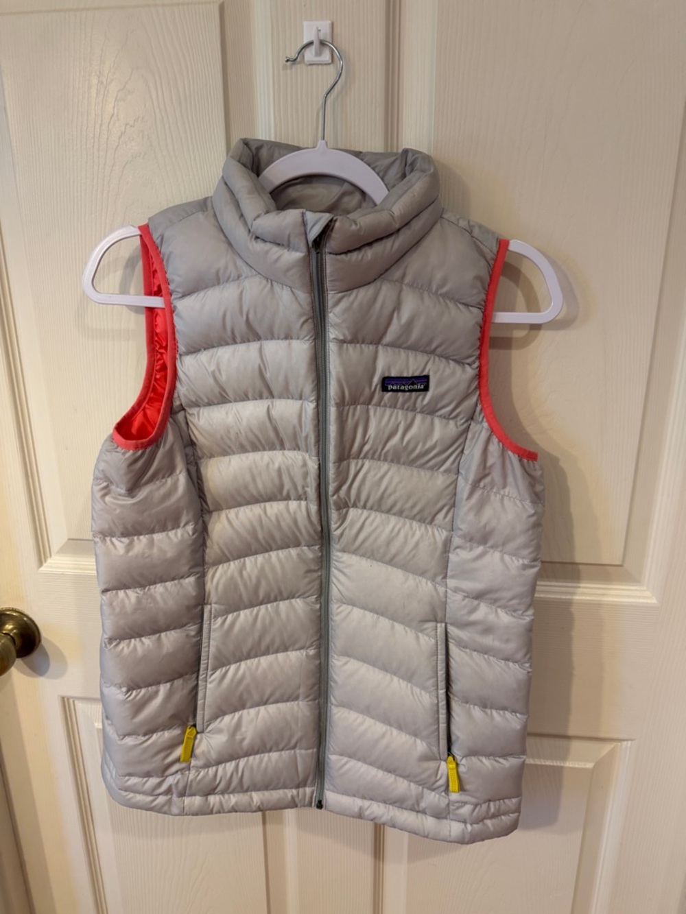 Patagonia Kids Vest in Light Gray with Coral Trim.  Sz XXL 16-18